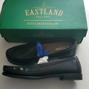 Eastland black loafer NWT- 9.5 runs small